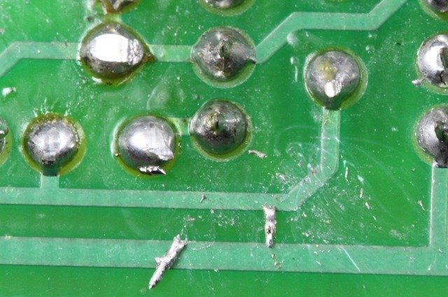 SMT貼片加工常見(jiàn)焊接缺陷分析與解決方案